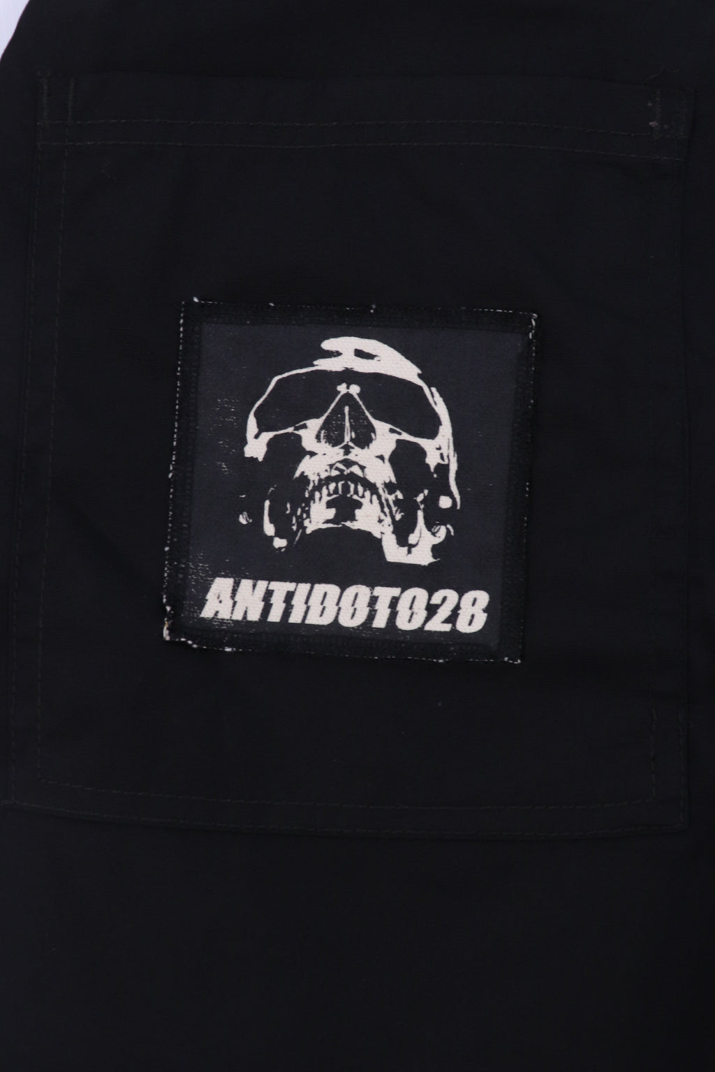 SKULL ELEGANT PATCHED SHORTS