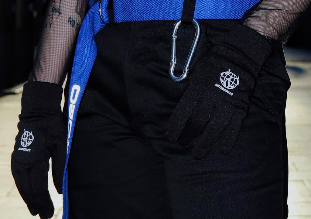 WORLD WIDE RIOT BLACK GLOVES